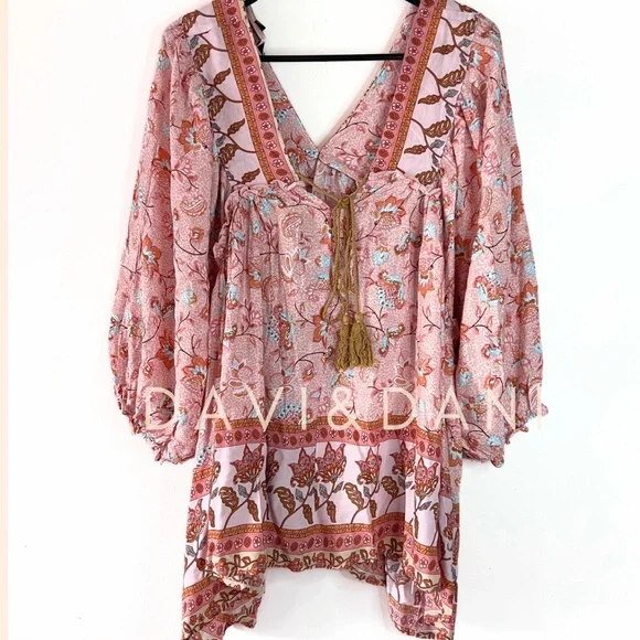 Coral Pullover V Neck Peasant Top; 3/4 sleeve Size: 1XL - Picture 1 of 10